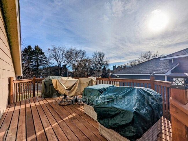 Building Photo - 351 Oakwood Dr