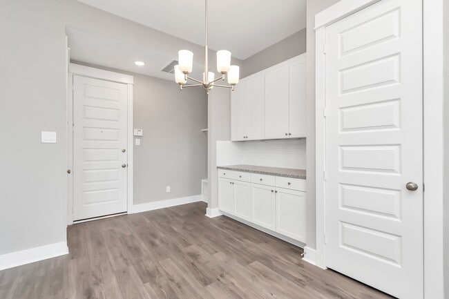 Building Photo - 2717 Ruhman Flds Dr