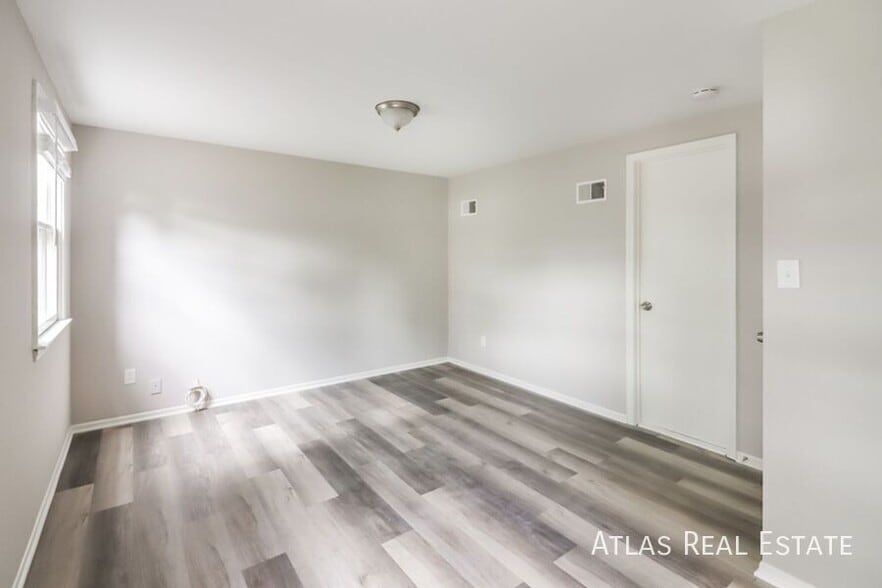 Building Photo - 408 NE Noeleen Ln