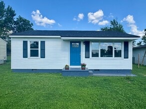 Building Photo - Freshly Renovated in Athens City! Lawncare included!