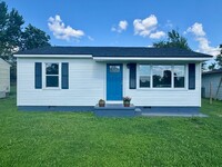 Building Photo - Freshly Renovated in Athens City! Lawncare included!