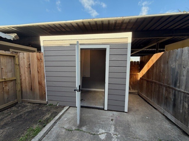 Building Photo - 15372 Chipman Ln.