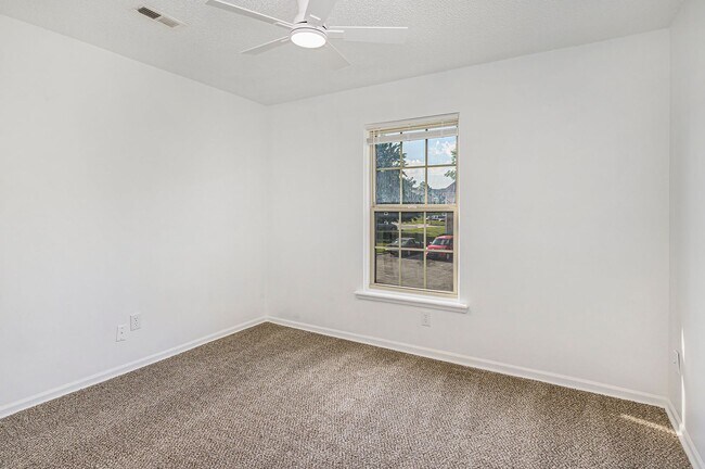 Building Photo - Charming 2-Bedroom Home - Look & Lease Special — Take ?500 off your first month’s rent!