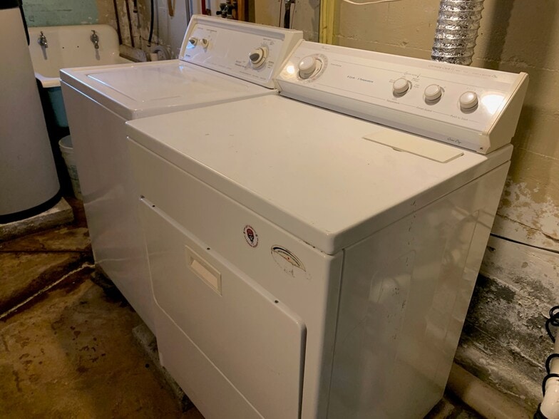 Building Photo - 233 N Fenner Ave