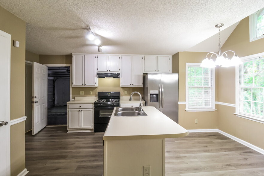 Building Photo - 1368 Chatley Way