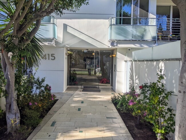Entrance - 415 Montana Ave