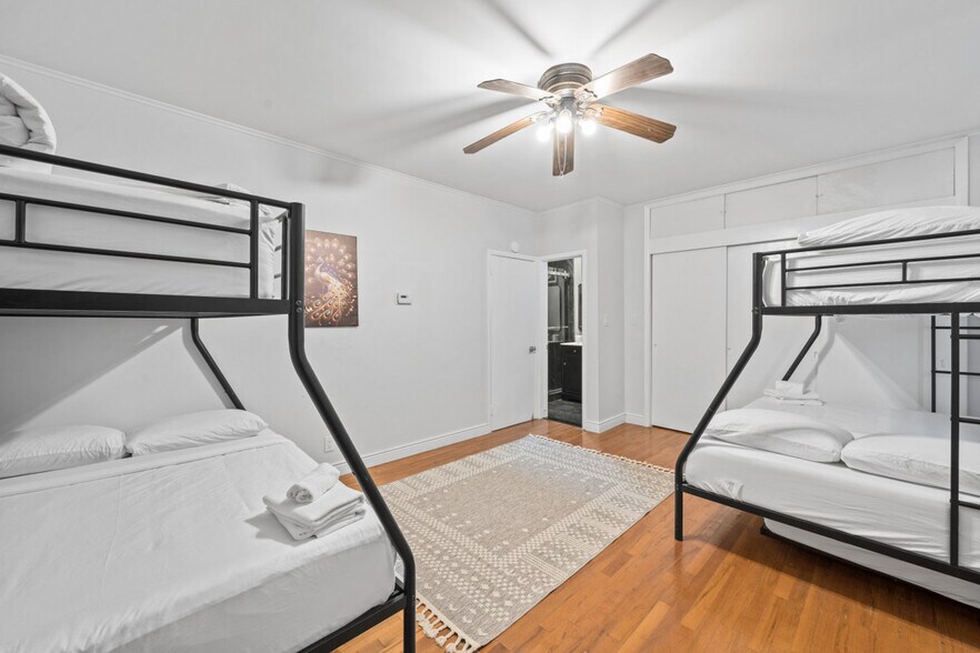 Building Photo - 84 W 42nd St