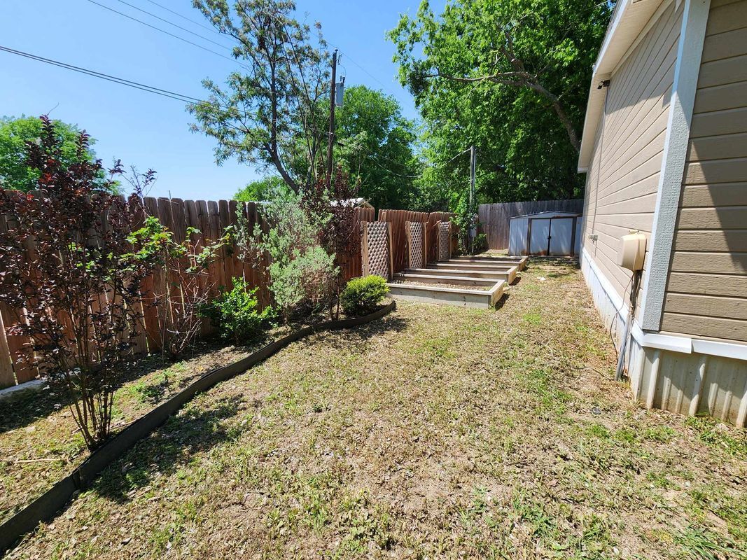 Building Photo - 922 Ashwood Dr