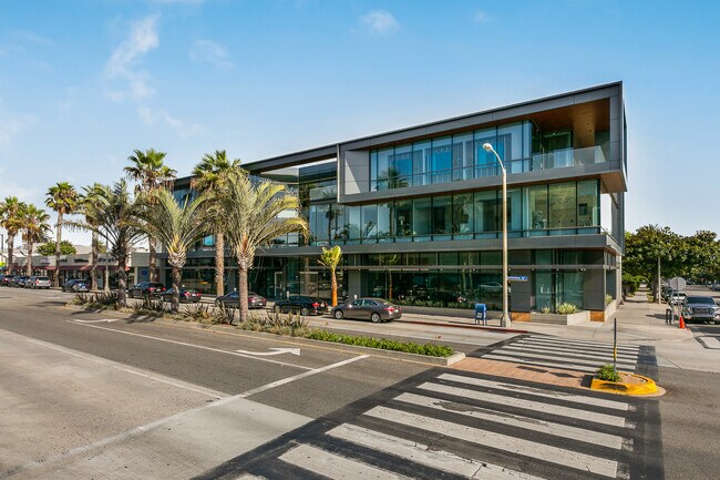 Primary Photo - 900 Wilshire Blvd