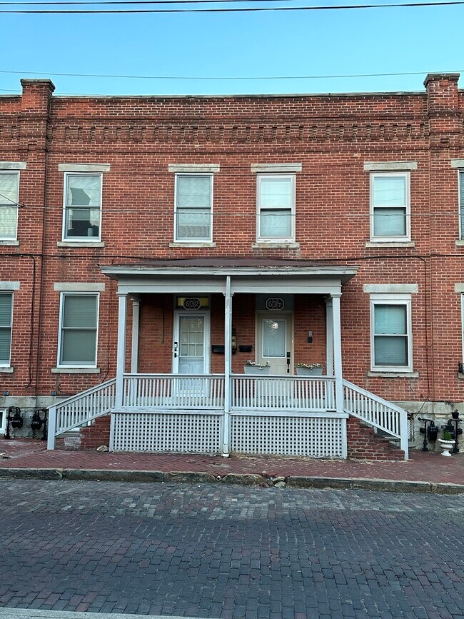 Primary Photo - 632 S Lazelle St