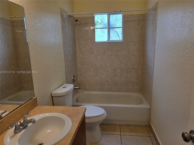 Building Photo - 1371 NW 9th Ct