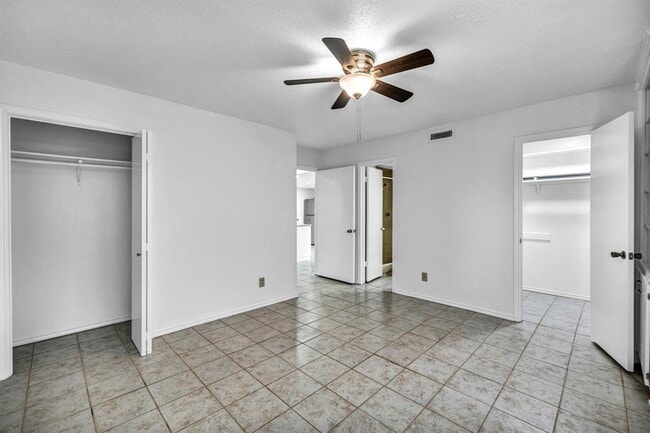 Building Photo - 4010 Cima Serena Dr