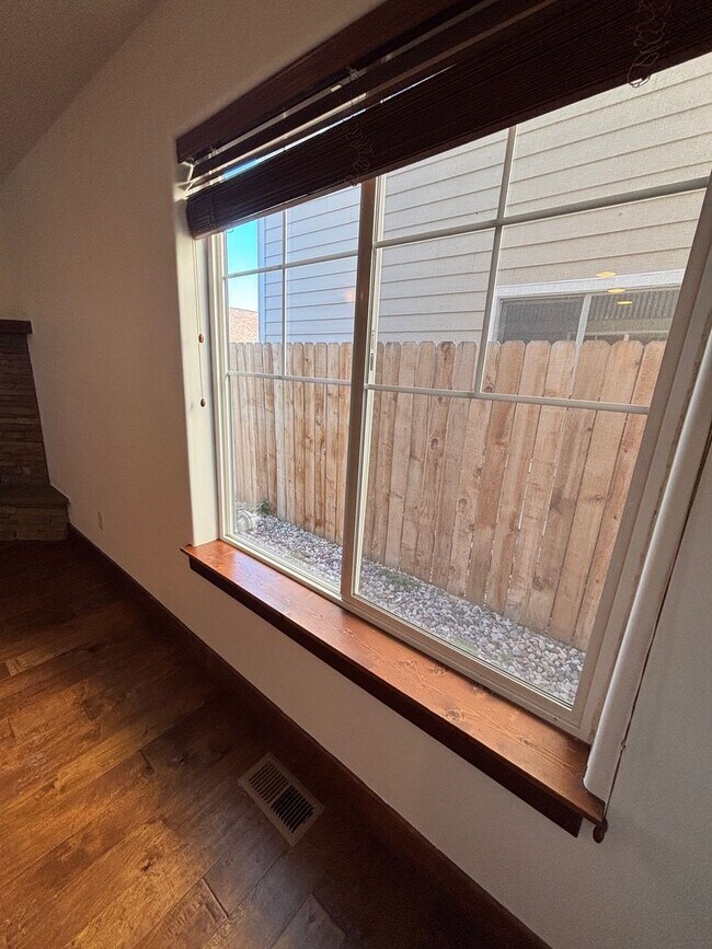 Building Photo - FIRST MONTH'S RENT 1/2 PRICE!!!