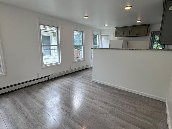 Building Photo - 77 Cottage St