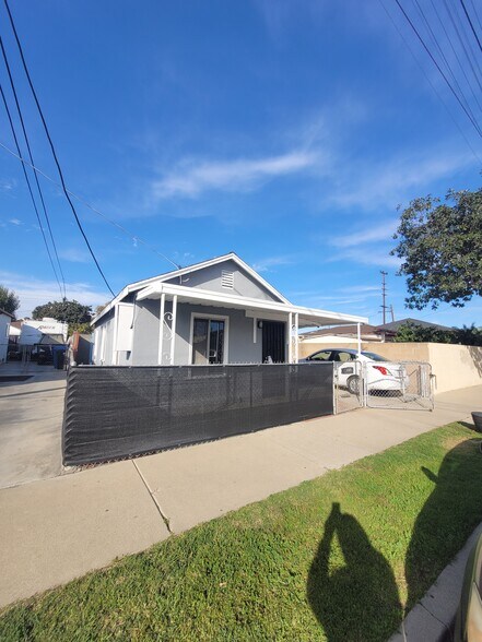 Building Photo - 137 E R St