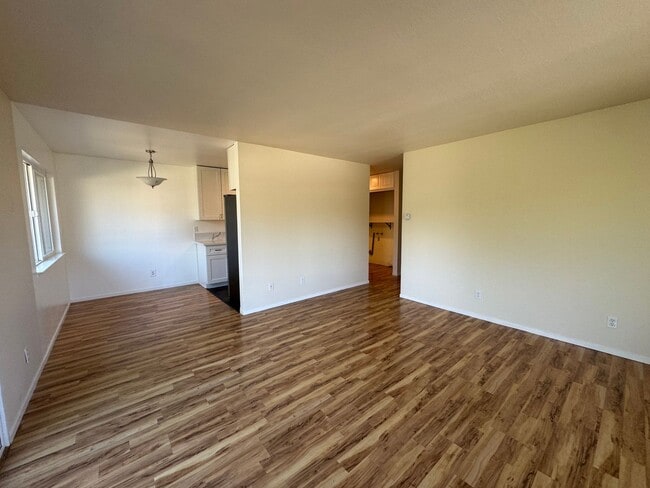 Building Photo - 455 Plum St