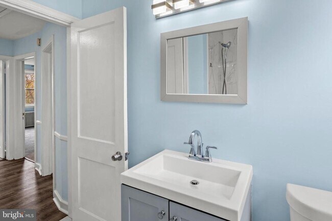 Building Photo - 2061 E Belvedere Ave