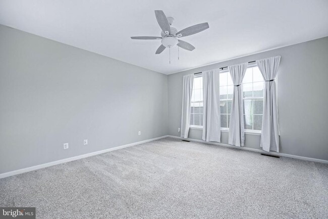 Building Photo - 214 Almond Dr