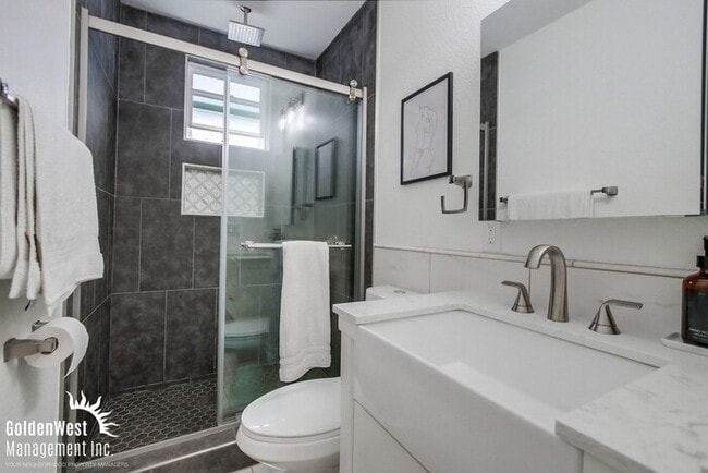 Building Photo - Beautifully Remodeled 4Bdm 2Ba Home with Detached Room/Gym Home in Talmadge Neighborhood.