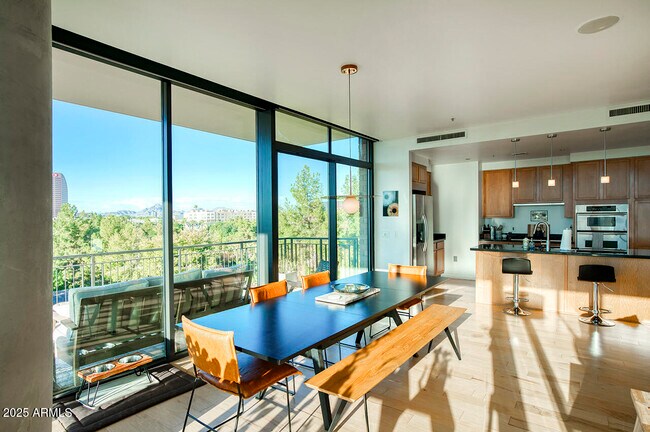 Building Photo - 208 W Portland St