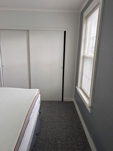 Building Photo - 5486 Broadway