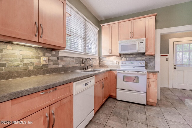 Building Photo - 2923 Downing St