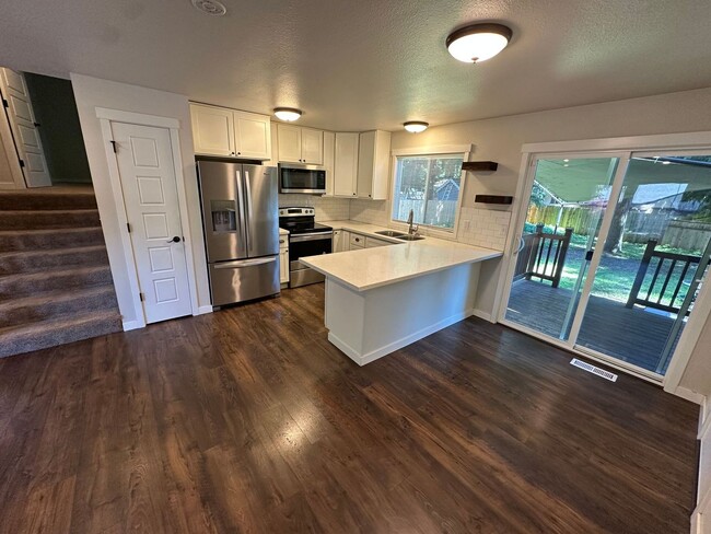 Building Photo - Charming 3 bedroom home in desirable Puyallup
