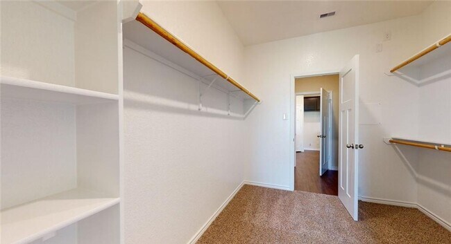 Building Photo - 3 Bedroom, 2 Bath in Midtown Subdivision C...