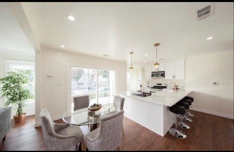 Building Photo - 4279 Walton Ave