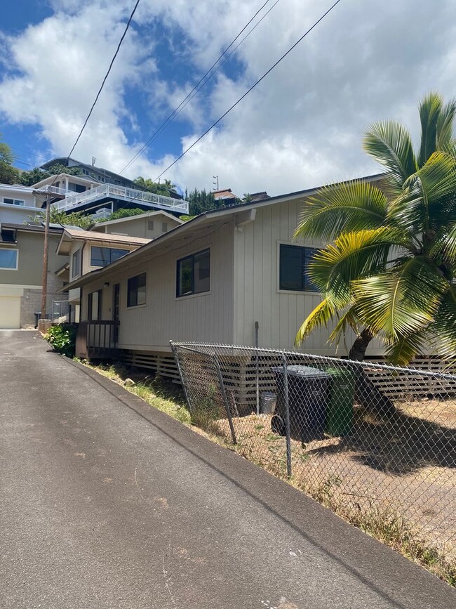 Primary Photo - Quiet Kaimuki Neighborhood, 4 bedroom, 2 B...