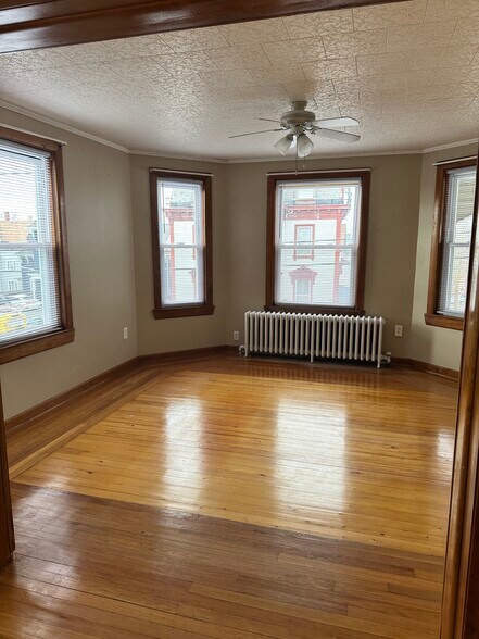 Building Photo - 820 2nd St