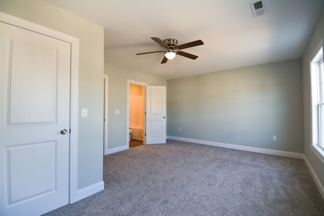 Building Photo - Gorgeous 2 Bedroom Townhome in Beachside Village