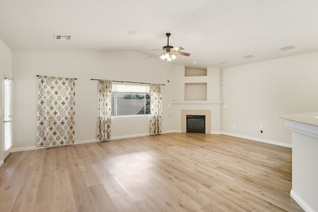 Building Photo - 4 Bed, Single Story Home, In Southwest Gat...