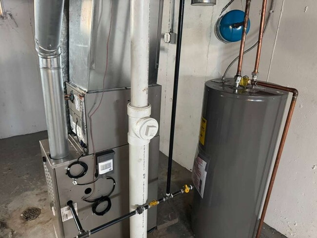 Building Photo - 6200 Flint Ave