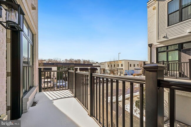 Building Photo - 11300 Emerald Park Rd