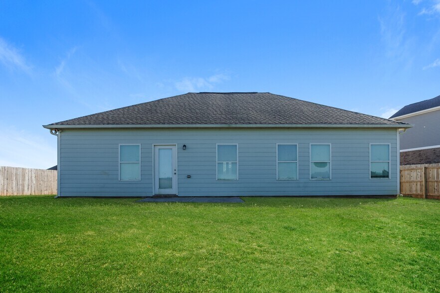 Building Photo - 26414 Valley Ridge Rd