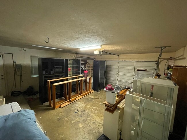 Building Photo - AVAILABLE FALL 2026!!! BEAUTIFUL 3 BEDROOM HOME