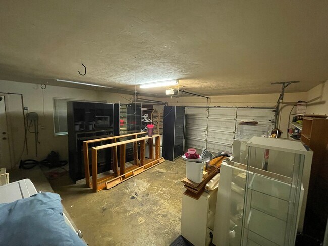 Building Photo - AVAILABLE NOW!!! BEAUTIFUL 3 BEDROOM HOME