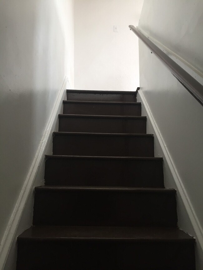 Building Photo - 5 Bedroom, 1 Bath, Parking-York City SD