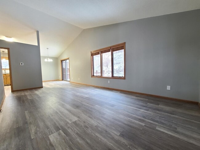 Building Photo - 2932 Northern Slopes Ln NE