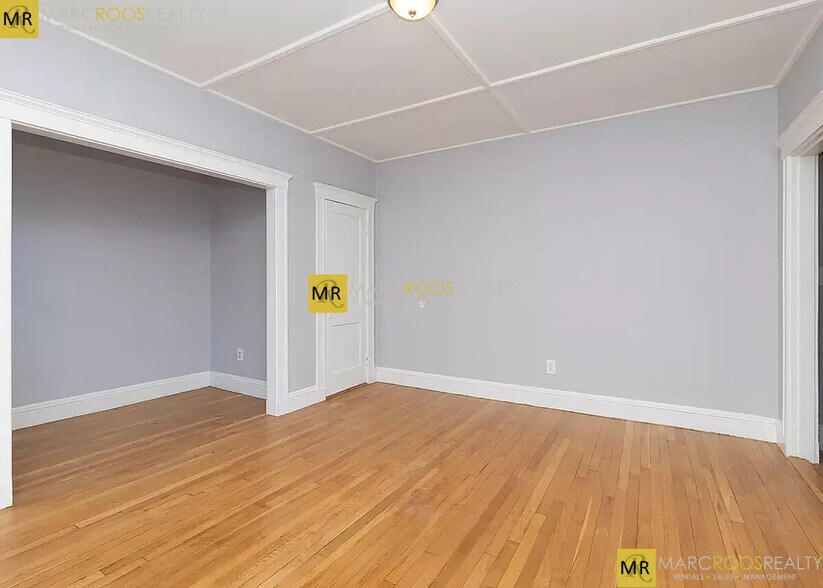 Building Photo - 131 Park Dr