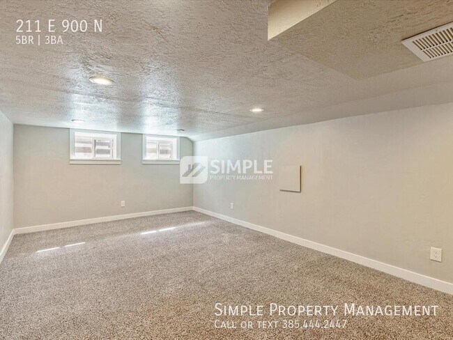 Building Photo - 211 900 N