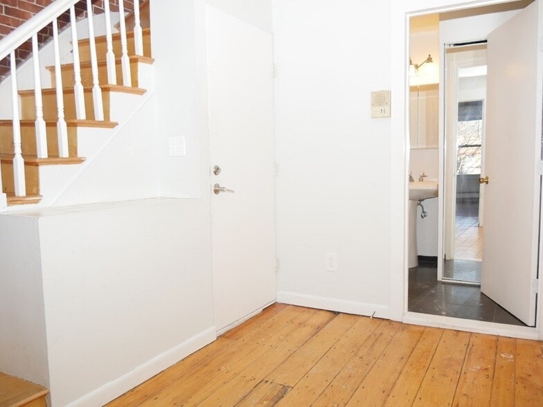 Building Photo - 45 E Springfield St
