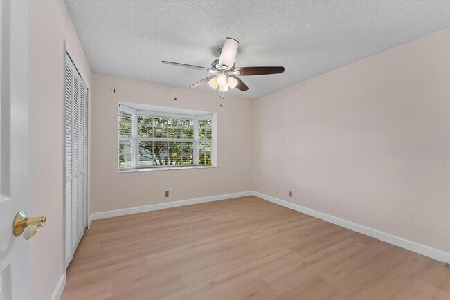 Building Photo - 5333 Pine Cir