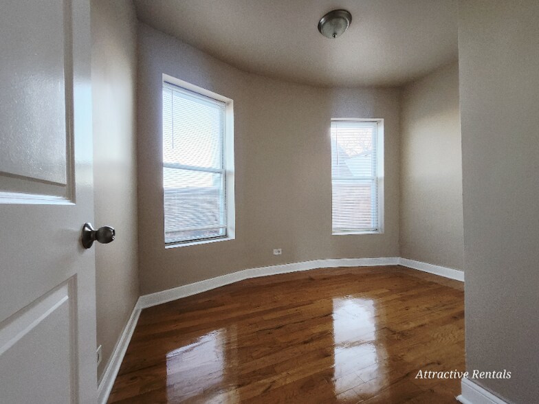 Building Photo - 6507 S Ingleside Ave