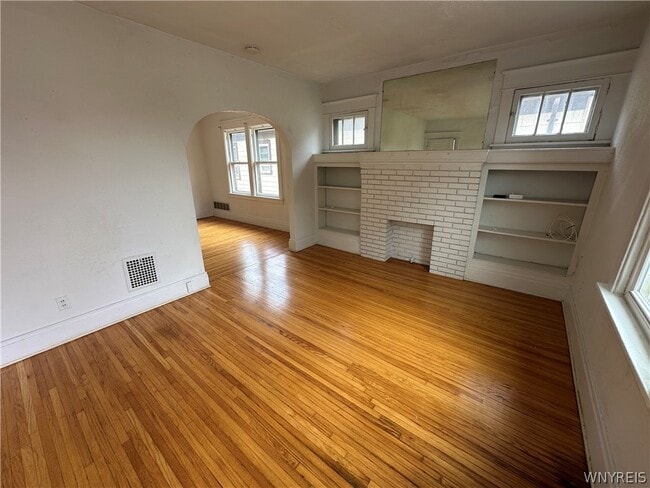 Building Photo - 394 Taunton Pl