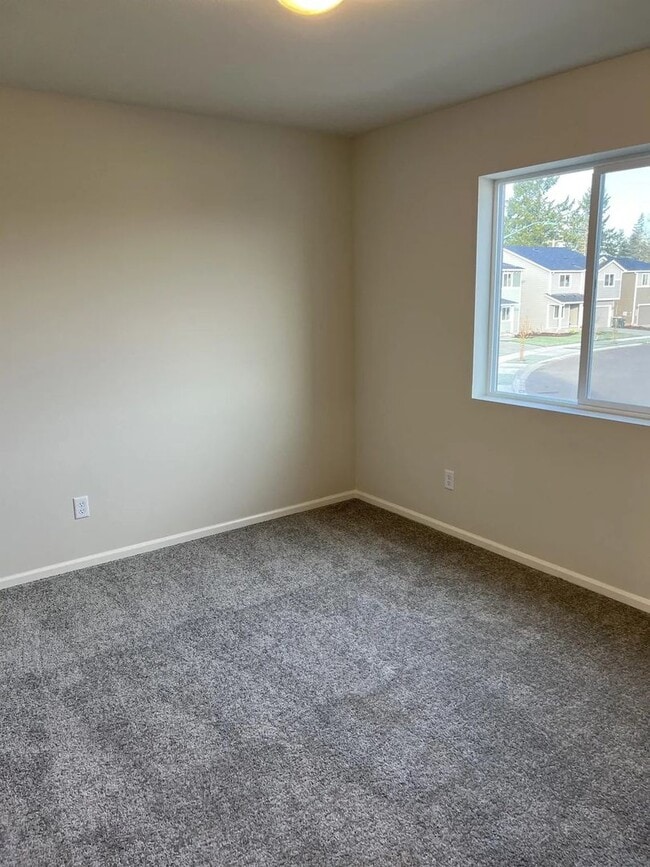 Building Photo - Enormous Two-Story Home- Available January 9th