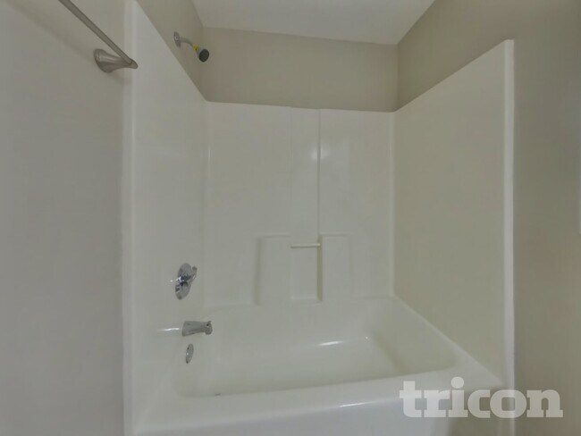 Building Photo - 449 Sarah's Ln