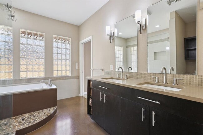 Building Photo - 6904 Peppervine Cove