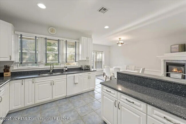 Building Photo - 303 NJ-35